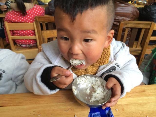 宝宝老积食、便秘!我就煮了一碗粥,立马噗通噗