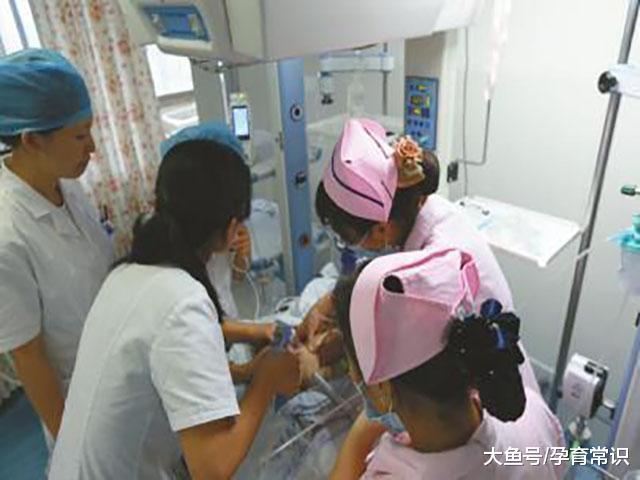 2岁宝宝嘴斜脸歪成了面瘫, 都怪愚蠢妈妈干了