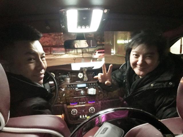 杨臣刚晒照去公主岭演出,好兄弟利哥开劳斯莱
