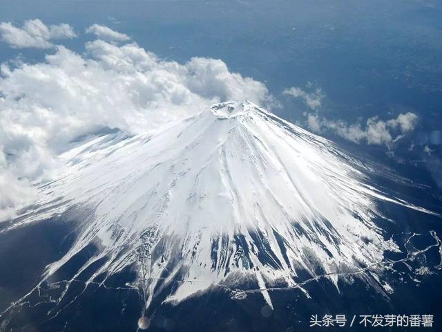 沉睡了300年的富士山火山一旦喷发，会是一种什么样的景象