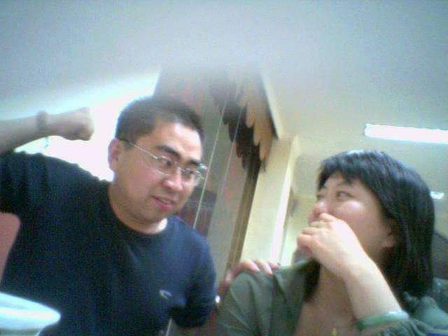 家暴要不要离婚?他当亲戚朋友的面不住手,三番