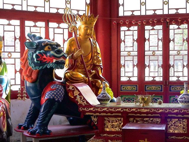 泰国这座寺庙供奉着中国济公！是包容还是讨好中国游客？