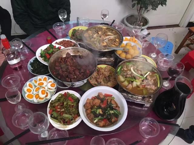 婚后第一次回娘家过年就这么丰盛 往年在婆家