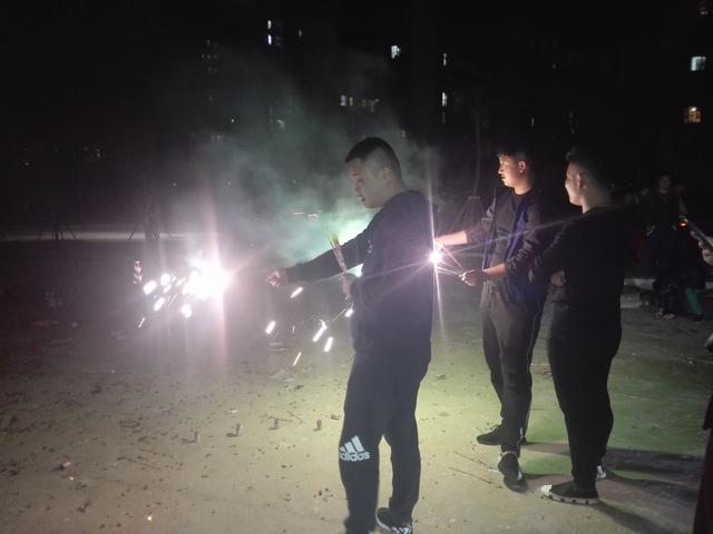 春节鸣鞭炮,南宁五象新区的小区这个做法好!