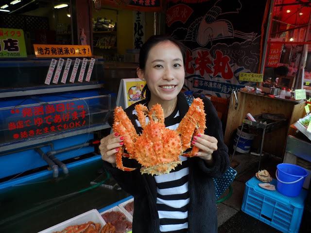 日本北海道函馆海鲜早市之旅,吃帝王蟹、钓鱿