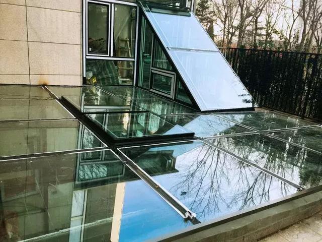 艺术系夫妻爆改跃层房, 地下庭院+工作室+阳光房+分离式厨房