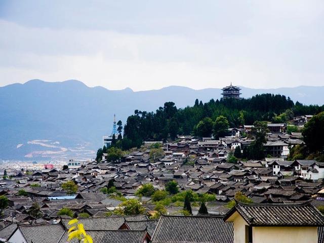 云南的旅游很发达，但是为什么经济还是很落后？