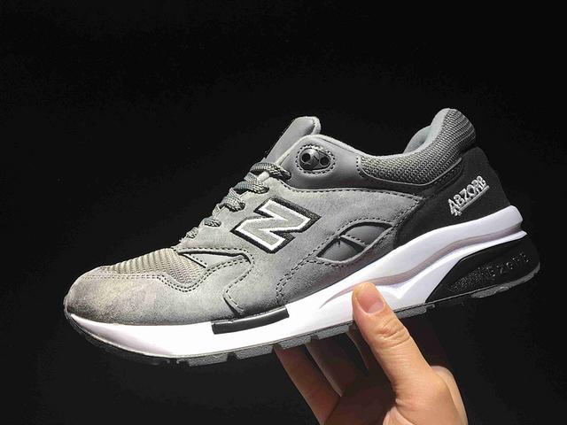 男人三四十岁可以试试这几款运动鞋,时尚又舒