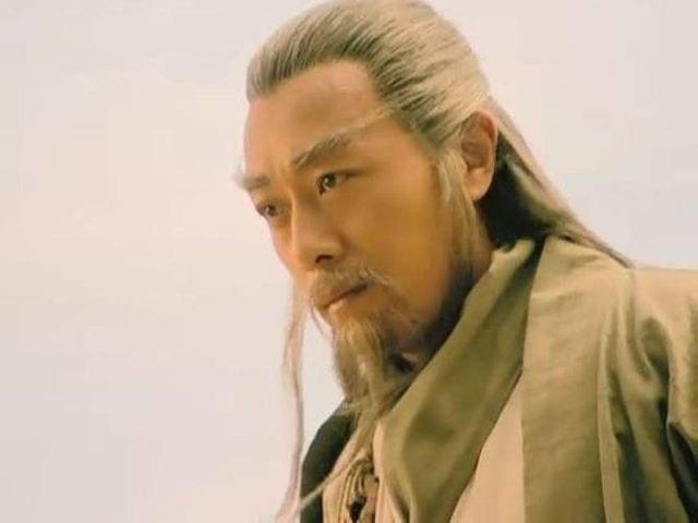 一个是大反派拜月教主,另一个就是蜀山的剑圣独孤宇云
