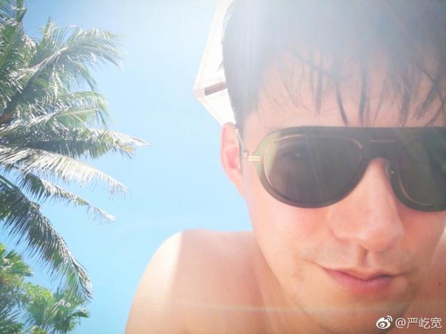 严屹宽带老婆去度假，微博晒杜若溪孕照，网友：看身材像男孩哟！