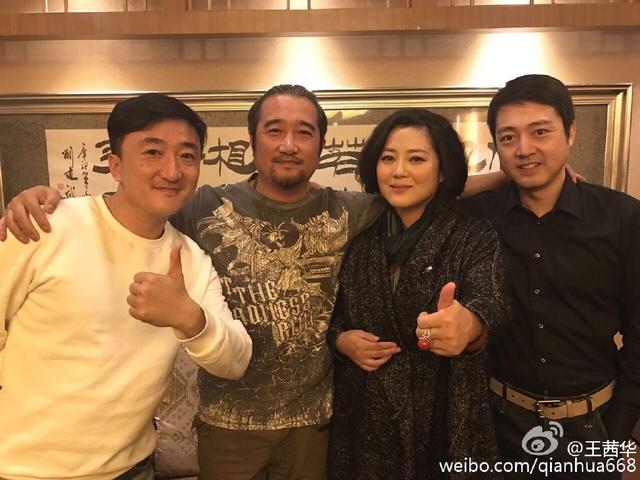 48岁王茜华全家生活照 孝敬父母 曾主动追求老公 害怕