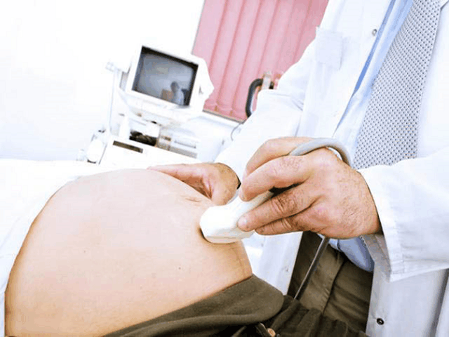 孕妇怀孕9个月肚子突然发出信号,医生剖开肚