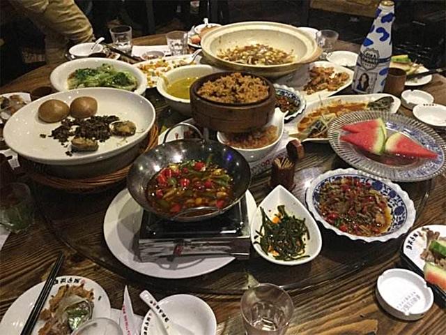 邀请同事吃饭,最后吃出3席从未谋面的客人,网友:不