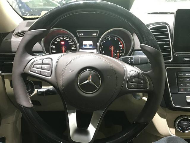 2017款奔驰GLS450 稀拥有designo白色 条待拥有缘人
