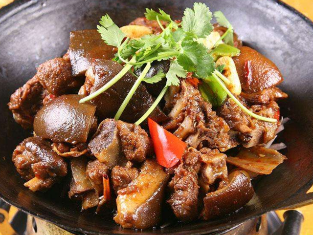 冬天吃狗肉有什么功效?适合什么人吃?