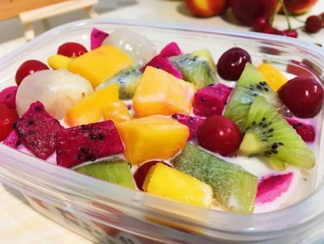 为什么吃水果越吃越胖? 想减肥的人记住, 别在水果里这这三种食物