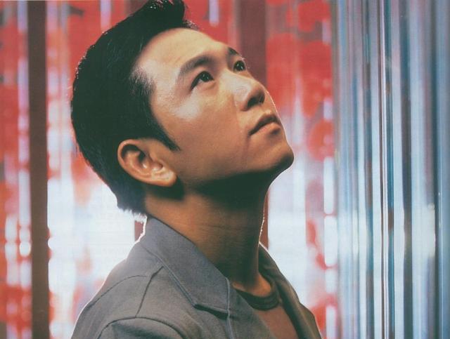 红极一时的TVB男神温兆伦歌火人火温文尔雅,