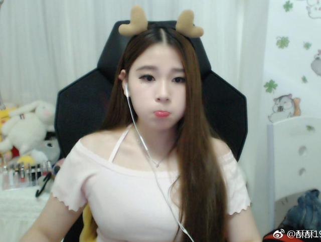 LOL斗鱼酥酥入驻企鹅电竞成一姐,房间号520真