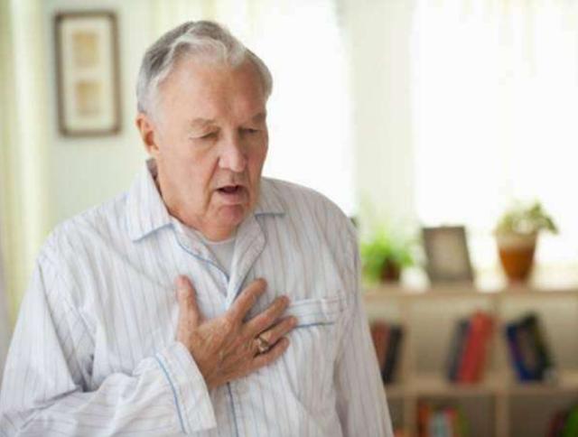 女子反复胸闷胸痛,检查无异,吃药无效?最后发现是这个病!