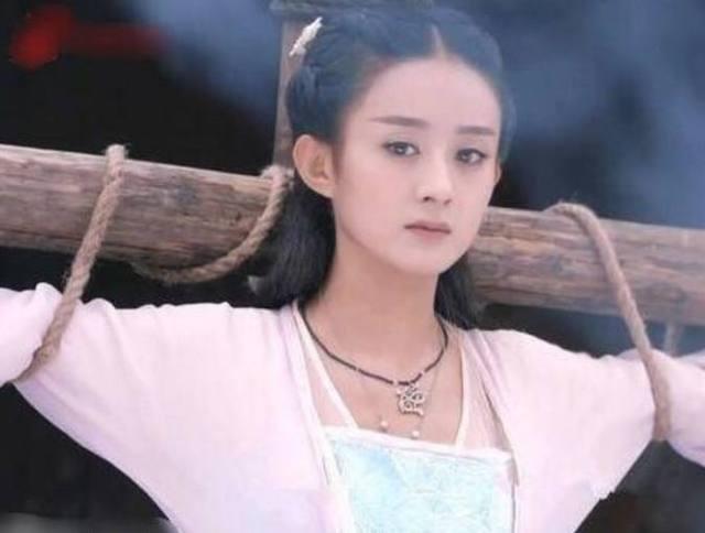 有一个日本女明星视频，在舞台上的，穿个白色裙子，非常惹人心疼的，前段时间很火。叫什么来着？