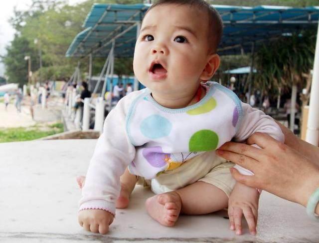 宝宝的这些小动作,说明宝宝的智力在快速发育