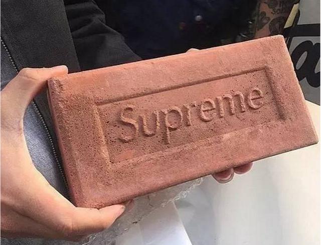 爆红的Supreme板砖 没有想到魅蓝S6竟然学了这一招