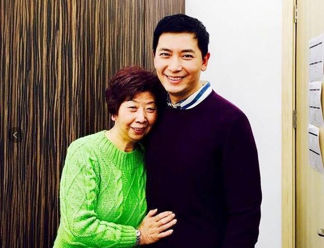 47岁歌手戴军，曾凭一首歌爆红，后来进军主持界，至今未婚
