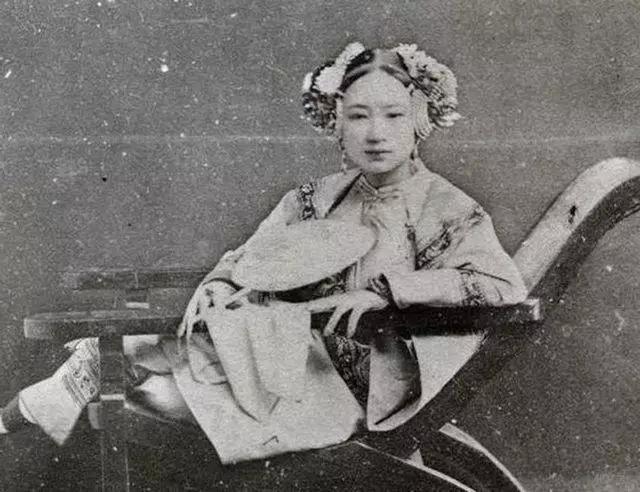 清朝女人没有发胶,这些奇特的发型到底是怎么固定的?