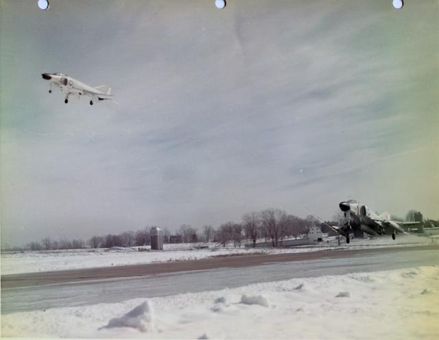 最后的百系列战斗机?F-4性能出色令空军爱不