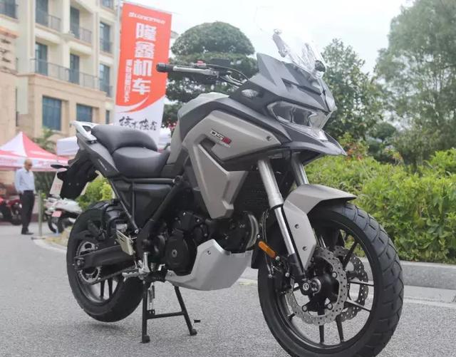 又一国产摩托搞大事情,隆鑫lx650拉力摩托问世!