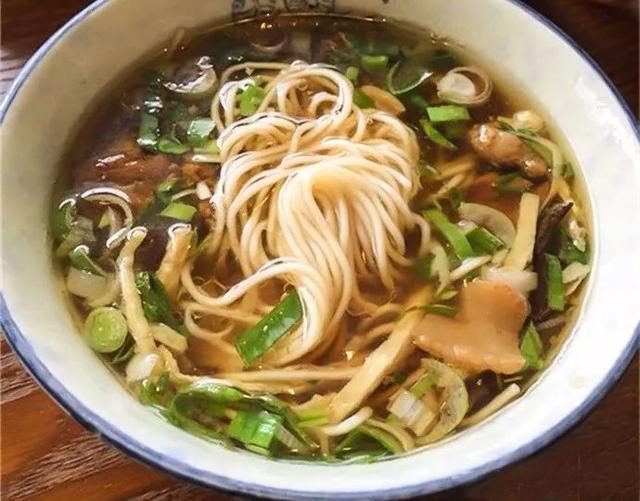 陕西这碗浇汤面要料汤合一 与乾州酸汤面做法类似你吃过没有