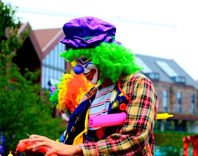 上海地铁终于可以扫码进站了 网友:又要安装App