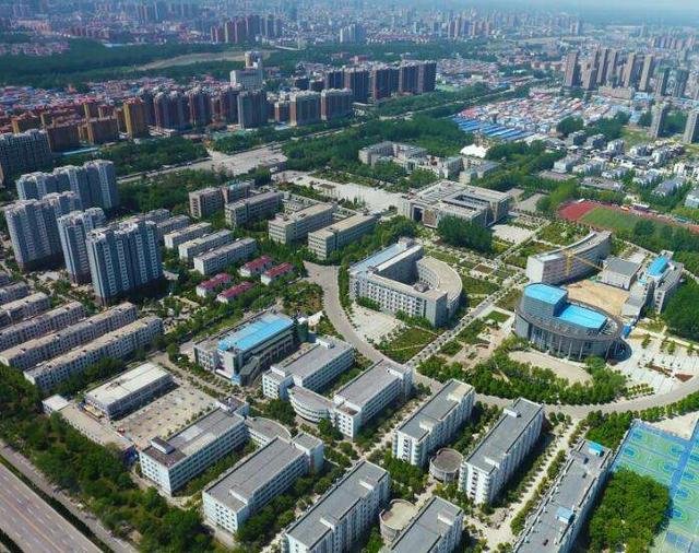 中国最尴尬的一个城市，全部都是外来人口，城区人口少的可怜！