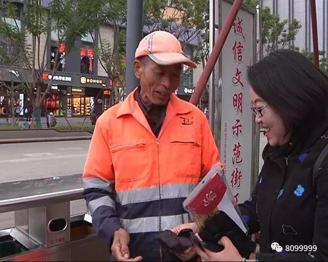 新闻特写：他们坚守寒风中 8099999主播送温暖