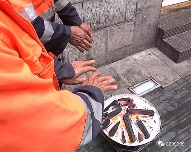 新闻特写：他们坚守寒风中 8099999主播送温暖