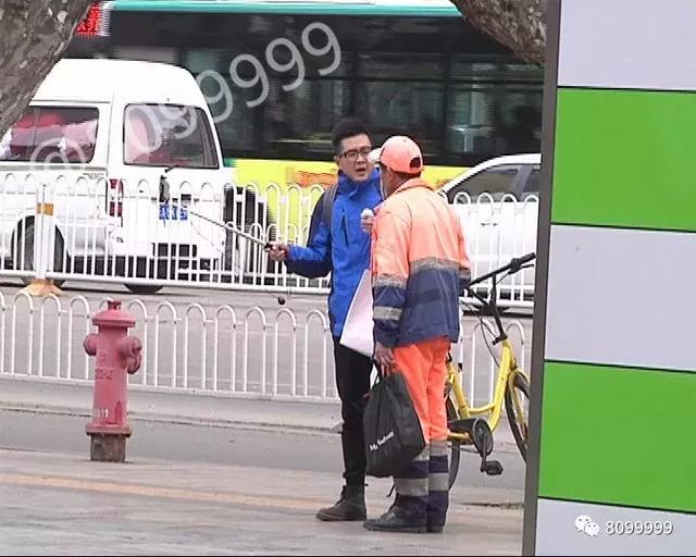 新闻特写：他们坚守寒风中 8099999主播送温暖