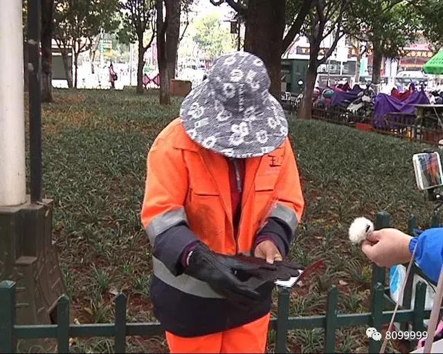 新闻特写：他们坚守寒风中 8099999主播送温暖