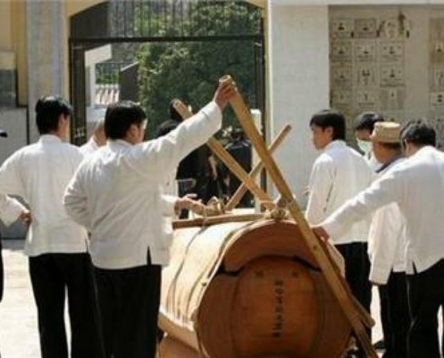 诸葛亮生前最后一计,要求他的棺材往南抬,绳断便葬,什么意思?
