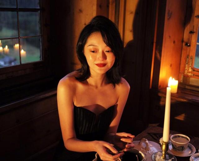 网红鼻祖晚晚走红前照片曝光,整容了吗?完全认不出来是她