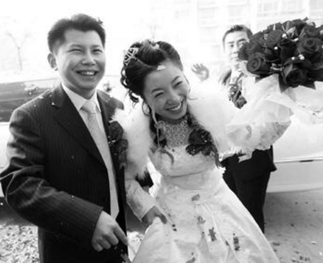 何云伟的3任妻子，不仅有颜还有料，网友直呼：不公平！