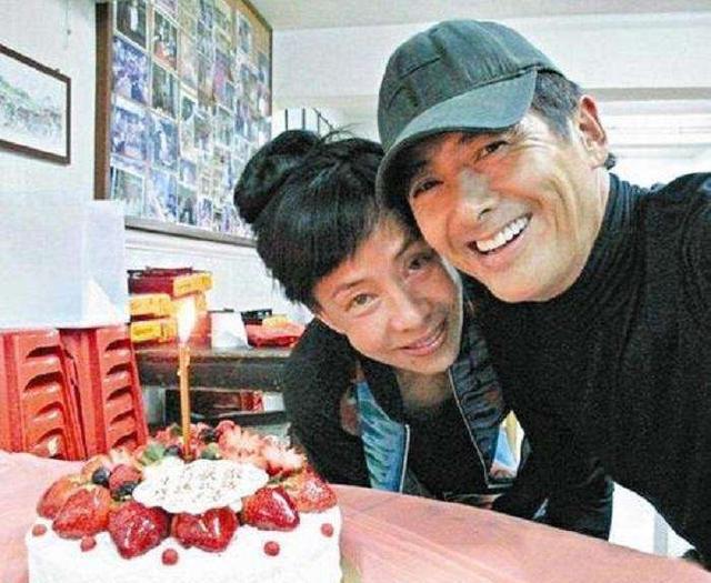 三位巨星同是六十大寿，成龙生日做慈善，他请来大半个娱乐圈祝贺