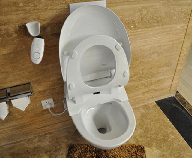 用过的卫生纸扔马桶还是扔垃圾桶?保洁阿姨告