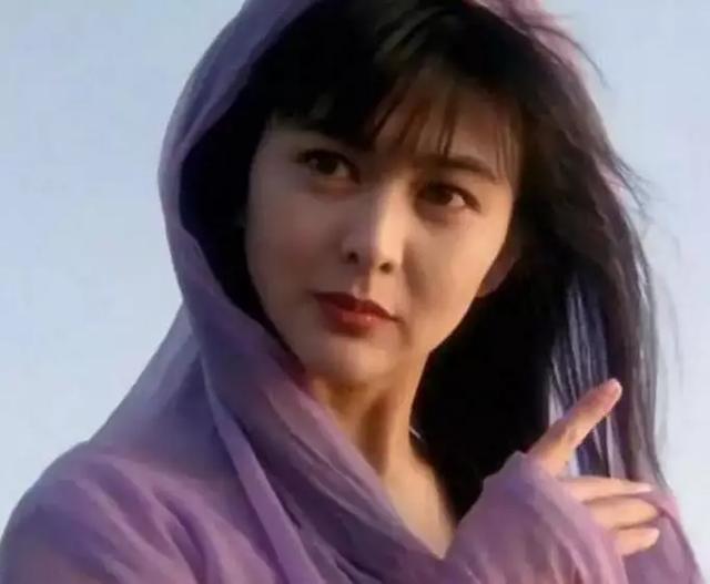 事搁多年关之琳面对“高尔夫球”事件称: “永不后悔”