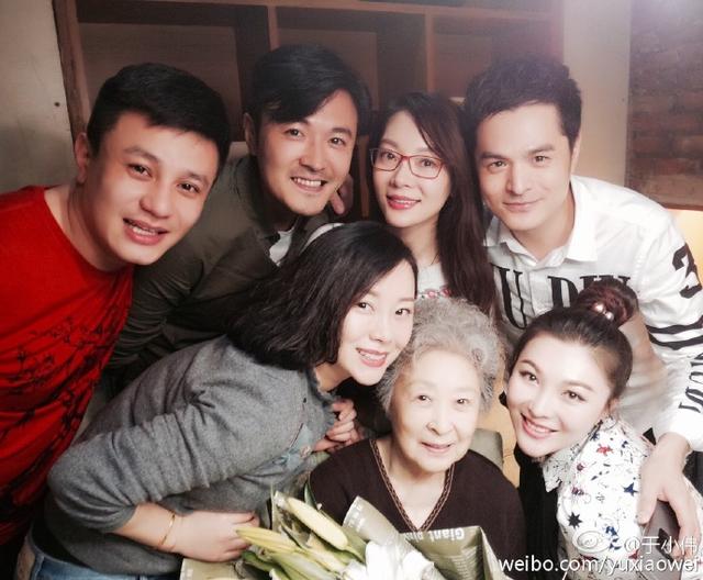 中戏99明星班聚会，于小伟、靳东、马丽、陈思成竟然是同班同学？