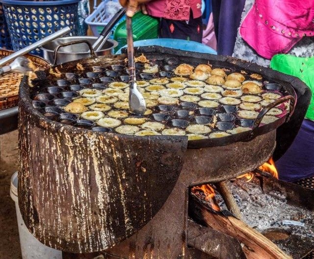 行走在缅甸街头,品味街头美食小吃,只是卫生环境令人下不去口!