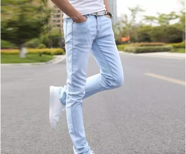 皮肤黑的人适合穿什么颜色的衣服?