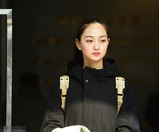 上戏艺考今天开始，校方规定素颜，我却发现80%的女生都化了妆