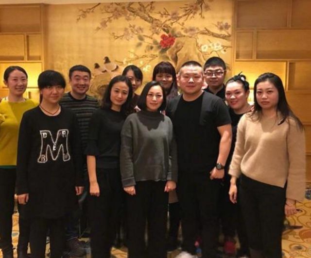 岳云鹏穷不放弃,富不抛弃,16年后与做服务员的