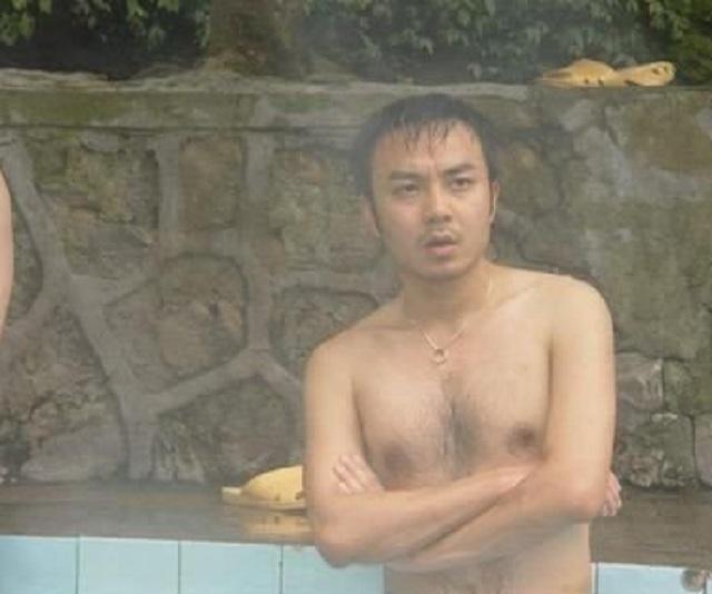 体毛茂盛的八大男星,胡歌腿毛似秋裤,张铁林和汪涵胸毛有点萌!