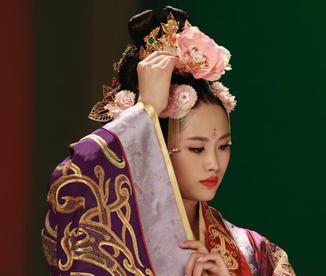 刘智晗《牡丹谣》mv上线 梦回大唐化身杨贵妃